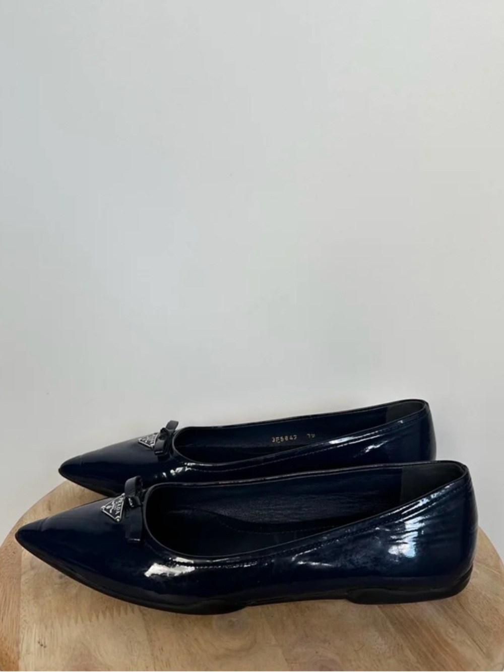 Prada Patent Leather Pointed Toe Flats Navy Triangle Logo Size 39 - Picture 3 of 7